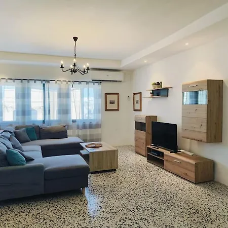 Stylish And Spacious *
