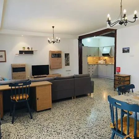 Apartment Stylish And Spacious